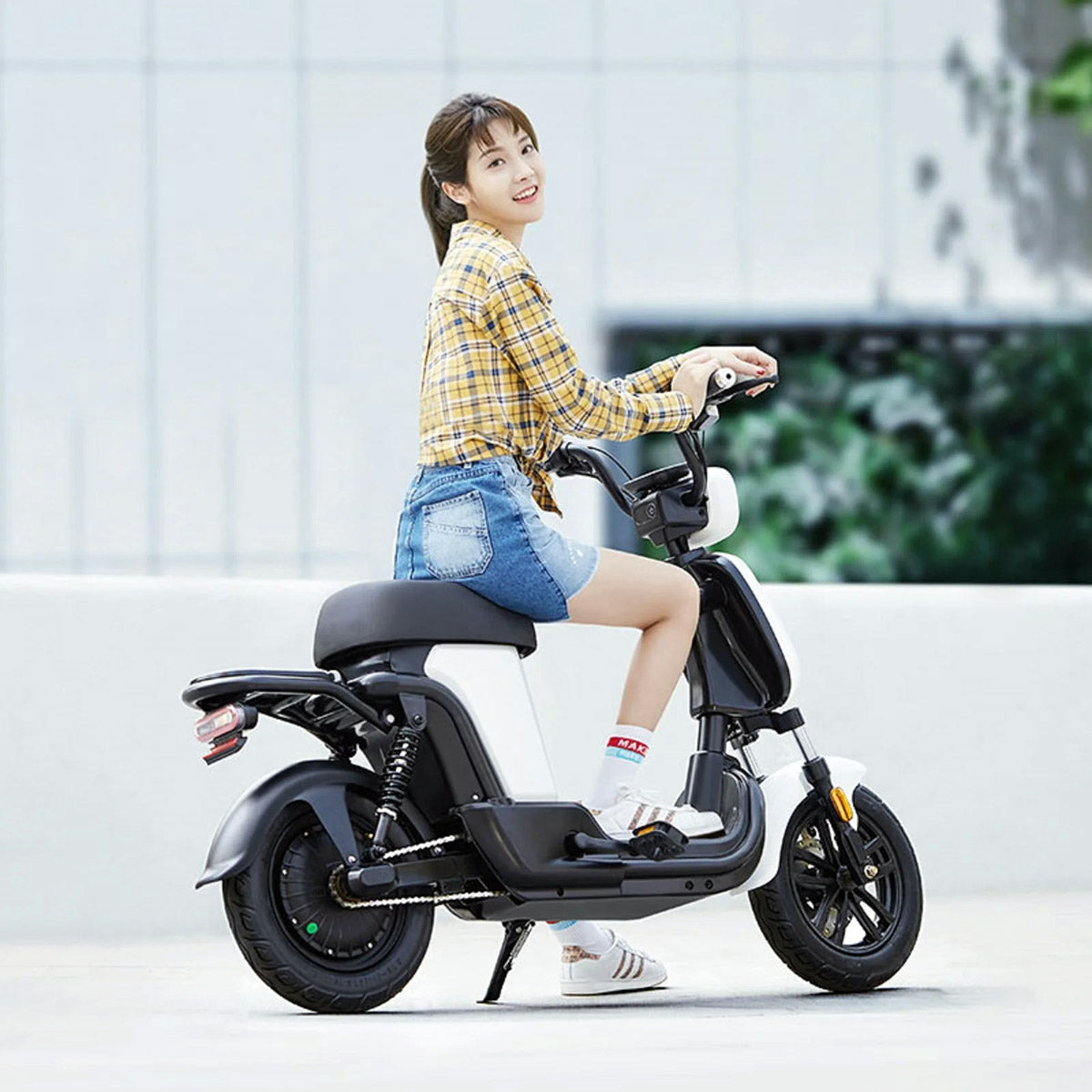 T1 Electric Bicycle 350W Brushless Motor 48V14Ah Lithium Battery City Commuter E Bike Long Range Smart Riding
